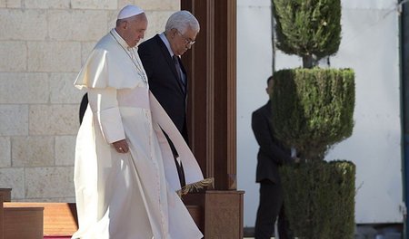 Papst Franziskus und der Präsident der palästinensischen Autonom...