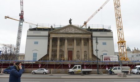 Die Staatsoper Unter den Linden sollte für 239 Millionen Euro re...