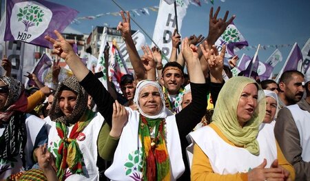 Demonstration von Unterstützern der HDP während einer Wahlverans... Demonstration von Unterstützern der HDP während einer Wahlverans...