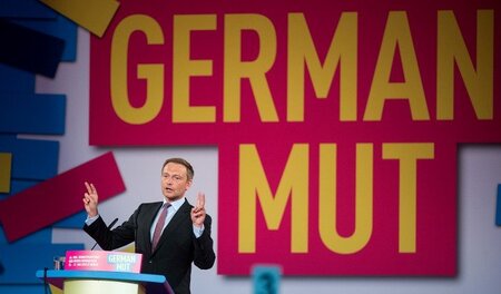 Die Spaßpartei ist zurück: Mit »German Mut« gegen »German Angst«... Die Spaßpartei ist zurück: Mit »German Mut« gegen »German Angst«...