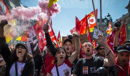 Am 9. April demonstrierten MItglieder der CGT gegen Sparmaßnahme... Am 9. April demonstrierten MItglieder der CGT gegen Sparmaßnahme...