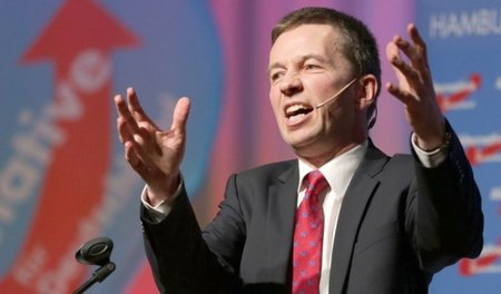 Droht der »Luckxit«? AfD-Gründer Bernd Lucke steht unter Druck. ...