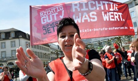 Neben Erzieherinnen und Kinderpflegerinnen – 95 Prozent der Besc... Neben Erzieherinnen und Kinderpflegerinnen – 95 Prozent der Besc...