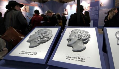 Porträts der Antifaschistinnen de Gaulle und Tillion in der Auss...