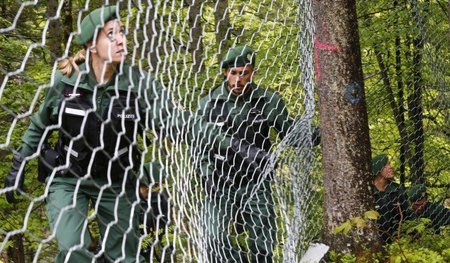 Abschottung gegen Arme und Protestierer, Ausdehnung des eigenen ...