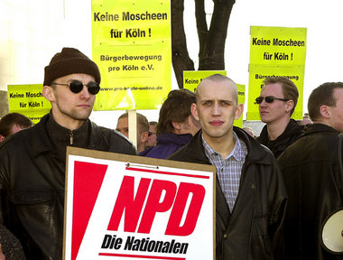 Keine Berührungsängste: Bürgerbewegung Pro Köln und NPD Keine Berührungsängste: Bürgerbewegung Pro Köln und NPD