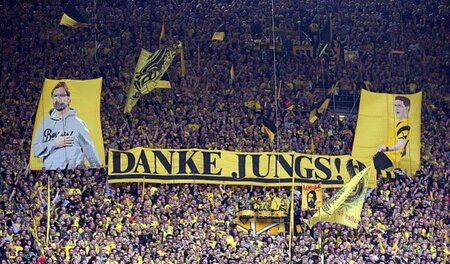 Die Dortmunder Fans bedanken sich bei Sebastian Kehl und Jürgen ...