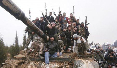 November 2012 in der Nähe von Homs: Kämpfer der »Freien Syrische...