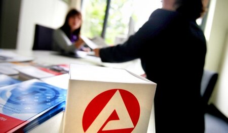 Jobcentermitarbeiter beklagen in einem Brief, dass Versagen von ...