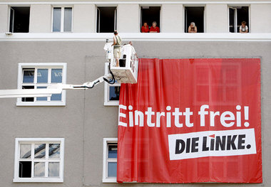 Die Linkspartei.PDS steht auch vor dem Vereinigungsparteitag für... Die Linkspartei.PDS steht auch vor dem Vereinigungsparteitag für...