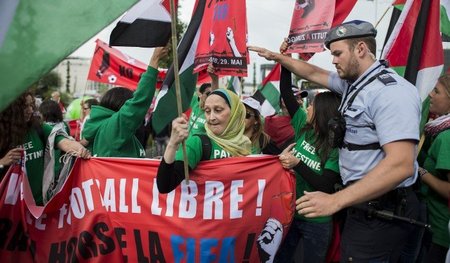 Besatzer behindern die Kicker: Palästinenser protestierten am Fr...
