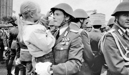 Es mag seltsam klingen, aber die Militärparade als solche ist im... Es mag seltsam klingen, aber die Militärparade als solche ist im...