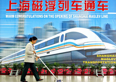 High-Tech und Werbung von gestern: Der Transrapid erwies sich al... High-Tech und Werbung von gestern: Der Transrapid erwies sich al...