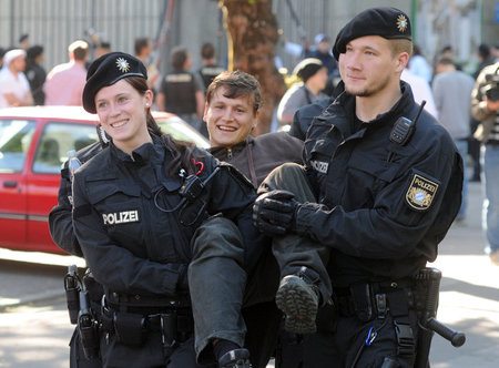 Offenbar ganz entspannt: Räumung der Schlachthofblockade am Mitt...