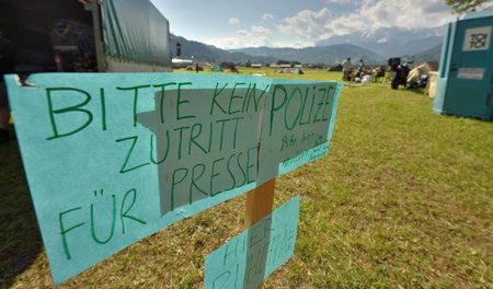 Bitte um Rücksicht an Presse und Polizei am Protestcamp in Garmi...