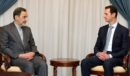Im Gespräch: Der iranische Diplomat Ali Akbar Velayati (rechts) ...
