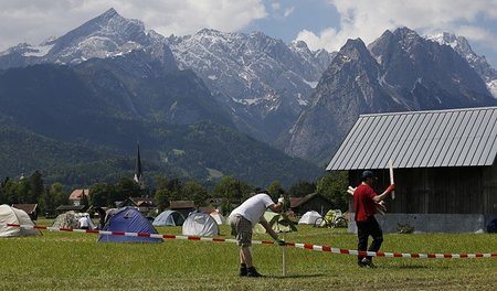 Das Camp steht: G-7-Gegner in der Nähe Garmisch-Partenkirchens, ...