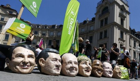 Geerdet: Masken der Staatsoberhäupter der G-7-Staaten auf dem Ka...