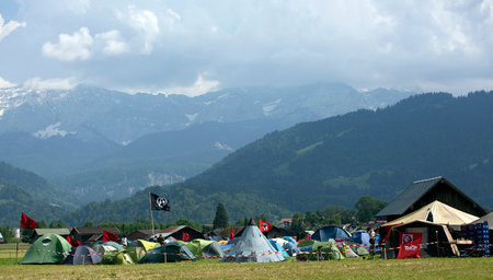 Protestcamp am Ortsrand von Garmisch-Partenkirchen
