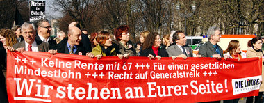 An der Seite. Bundestagsfraktion der Linken sucht den Schultersc... An der Seite. Bundestagsfraktion der Linken sucht den Schultersc...