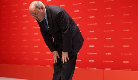 Nach seiner Rede verbeugte sich Gregor Gysi am Sonntag während d...