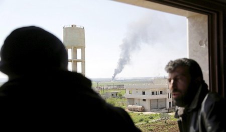 Islamistische Kämpfer im März diesen Jahres nahe einer umkämpfte...