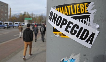 Verhaltenener als anderswo ist der Protest gegen Pegida in Dresd...