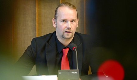 Der NSU-Opferanwalt Sebastian Scharmer während einer Pressekonfe...