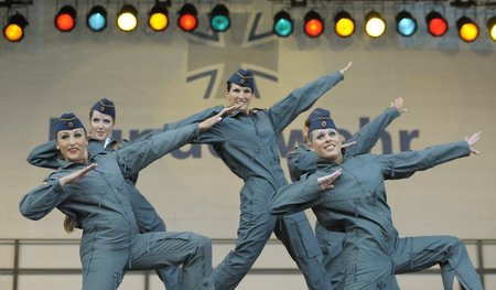 Den 13. Juni haben sich Uniformfetischisten schon längst im Kale...