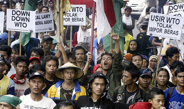 Proteste gegen die WTO in Jakarta, Indonesien, am 20. Februar 20... Proteste gegen die WTO in Jakarta, Indonesien, am 20. Februar 20...