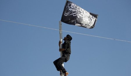 Revier markiert: Anhänger der Nusra-Front im Zentrum von Ariha i...
