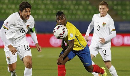 Kommt, wir feiern ein grosses Fußballfest: Ronald Raldes (links)