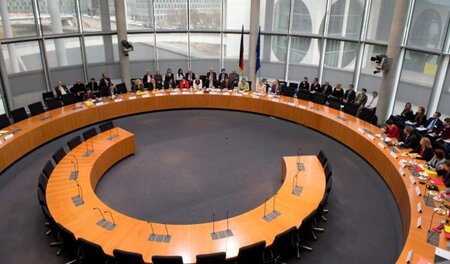 Wem etwas nicht passt in der Republik, der ist beim Petitionsaus...