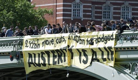 Protest gegen Kürzungspolitik: »Austertität ist eine Lüge« (Lond... Protest gegen Kürzungspolitik: »Austertität ist eine Lüge« (Lond...