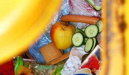 27.000 Tonnen Obst, Gemüse, Brot und vieles mehr landen hierzula... 27.000 Tonnen Obst, Gemüse, Brot und vieles mehr landen hierzula...