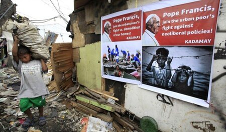 Poster von Papst Franziskus in der philippinischen Hauptstadt Ma...