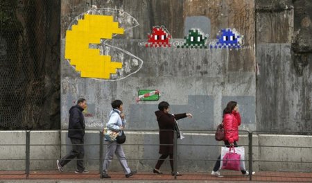Technologiekonzerne erobern den öffentlichen Raum. Pac-Man-Darst...
