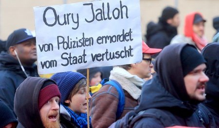 Die Verurteilten sollen während der Demonstration in Gedenken an... Die Verurteilten sollen während der Demonstration in Gedenken an...