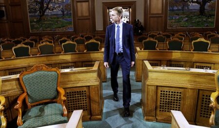 Den Blick hart nach rechts: DF-Chef Kristian Thulesen Dahl am ve...