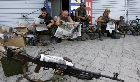 Aufrüstung, nicht nur mit Waffen: Ukrainische Soldaten holen sic...