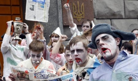 Antirussische Hysterie in Kiew: Rechte Aktivisten protestieren g...