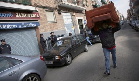 Kein Aufstieg, sondern Rausschmiss: Zwangsräumung einer Wohnung ... Kein Aufstieg, sondern Rausschmiss: Zwangsräumung einer Wohnung ...