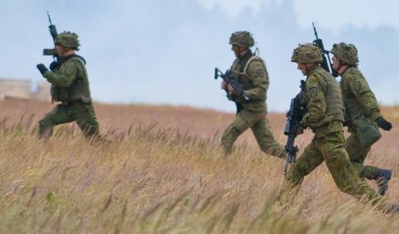 Ein NATO-Manöver kann schnell zum Ernstfall werden: Die »Wolf-Br... Ein NATO-Manöver kann schnell zum Ernstfall werden: Die »Wolf-Br...