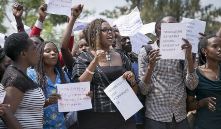 Demonstranten in Kigali forderten am Mittwoch die Freilassung de... Demonstranten in Kigali forderten am Mittwoch die Freilassung de...