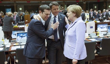 Freund oder Feind? Alexis Tsipras (l.), mit Matteo Renzi und Ang... Freund oder Feind? Alexis Tsipras (l.), mit Matteo Renzi und Ang...