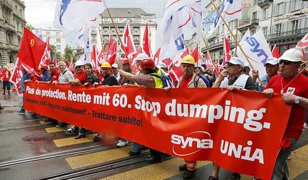Kämpferische Stimmung auf Zürichs Straßen: Bauarbeiter demonstri...