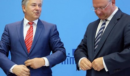 Klaus Wowereit, damals Berlins Regierender Bürgermeister (SPD) u...