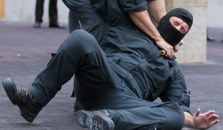 Nahkampfvorführung von SEK-Beamten im Trainingszentrum der NRW-S... Nahkampfvorführung von SEK-Beamten im Trainingszentrum der NRW-S...