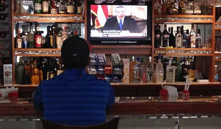 TV-Übertragung in einer Bar der Hauptstadt San Juan am Dienstag:...