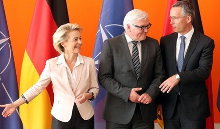 Ursula von der Leyen, Frank-Walter Steinmeier und NATO-Generalse...